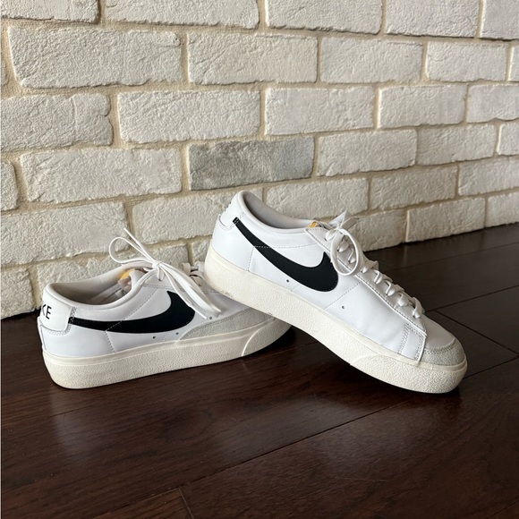 Women’s Nike Blazer Low Platform - Picture 2 of 7